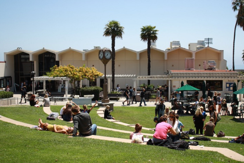 Santa Barbara City College (SBCC) - Campus med studerende