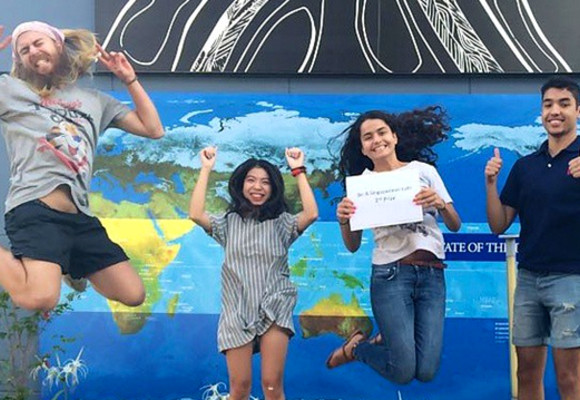 Studerende på JCU Singapore ny campus