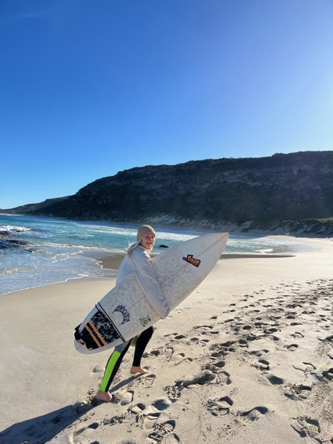 Michele surfer på UWA