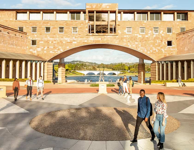 Finansier dit studieophodl på Bond University 