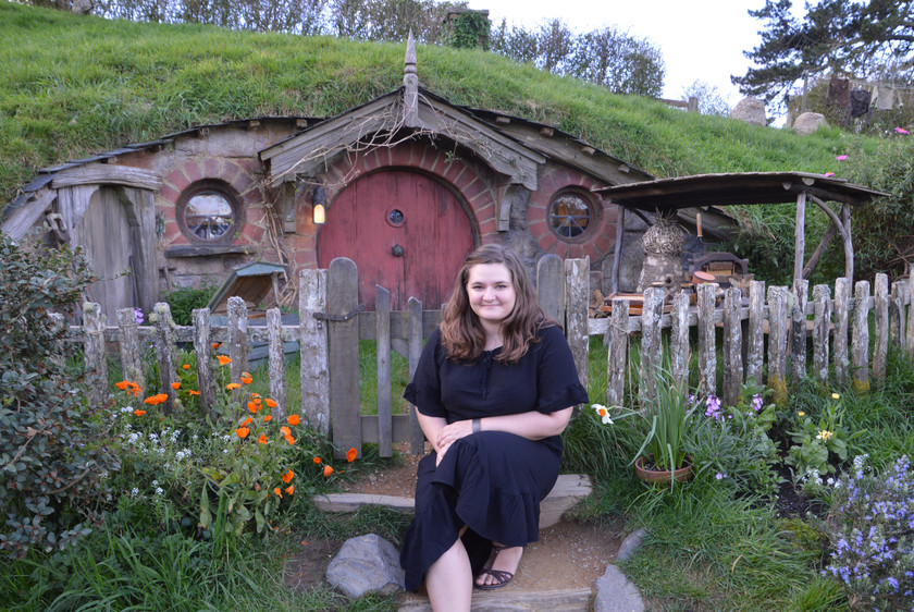 Rebecca i "Hobbiton" på New Zealand